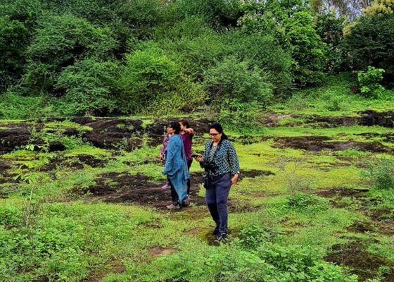 Earth_walks_in_Gir_Birding_Lodge